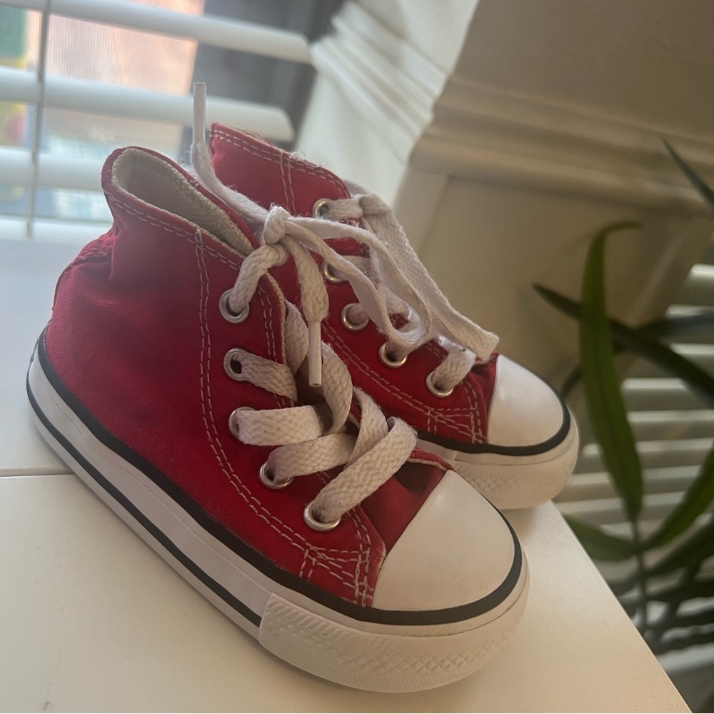 Toddler/Baby Red High Top Chuck Taylor Converse Size 5